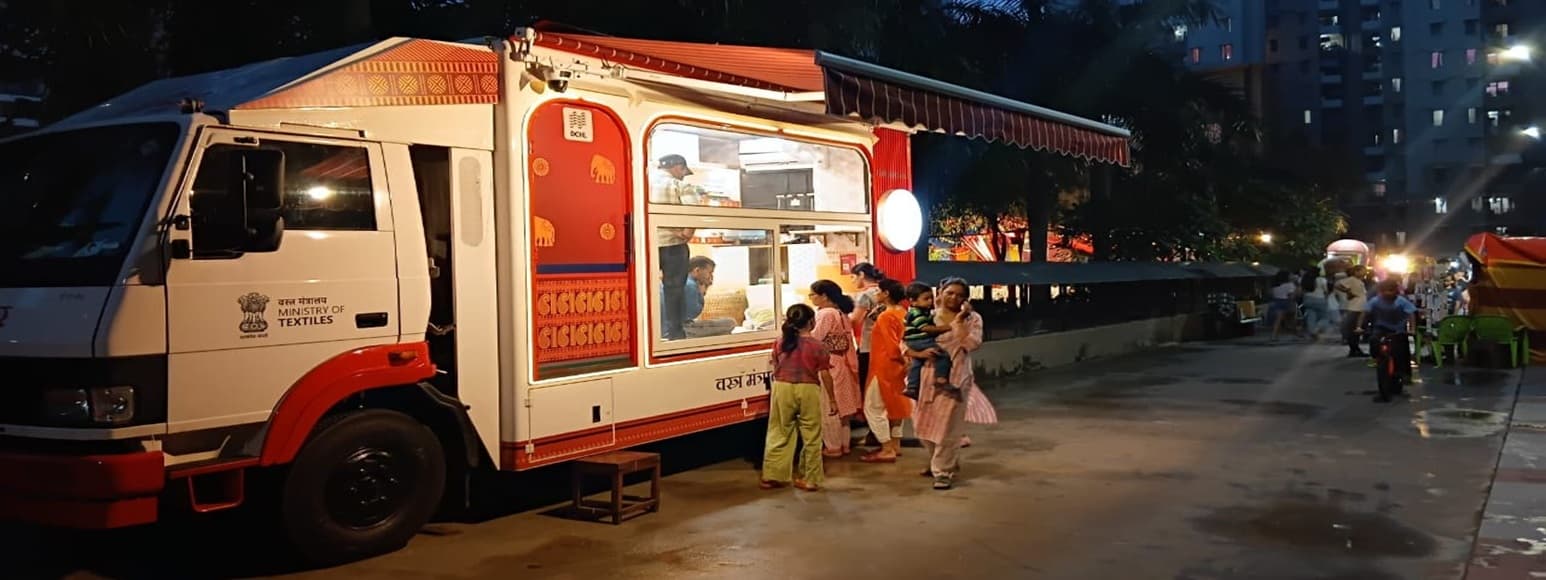 Tantrika mobile van sales in a RWA of Noida, Sep-2025